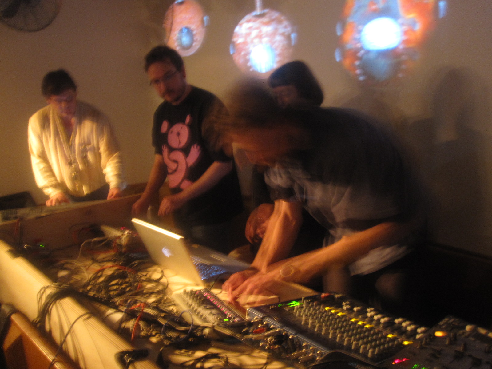 Post Thumbnail of Gear Shift electronic music jam session